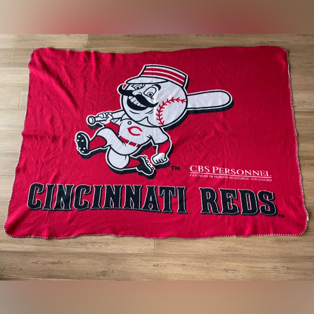 Cincinnati Reds Fleece Blanket